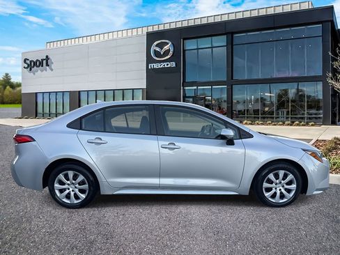 Used 2023 Toyota Corolla LE image 2