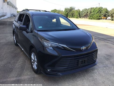 Used 2023 Toyota Sienna XLE Woodland Edition AWD/4WD image 6