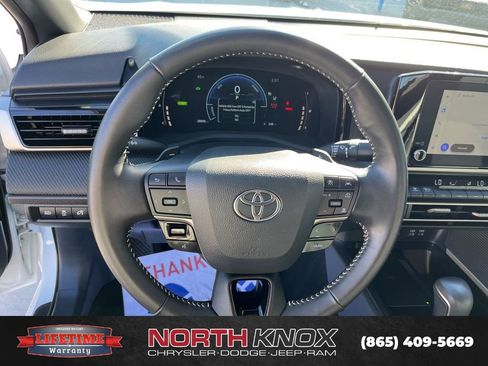 Used 2025 Toyota Camry SE image 7