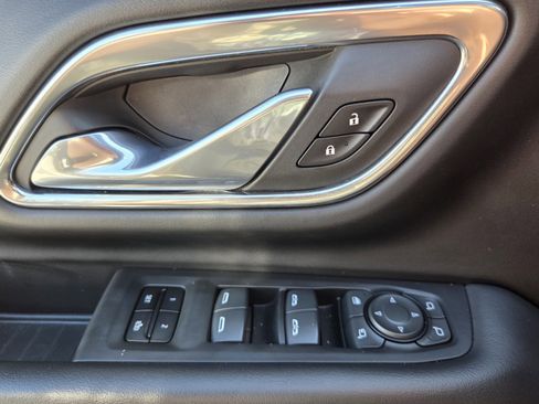 Used 2023 GMC Yukon XL SLT w/ SLT Luxury Package image 17