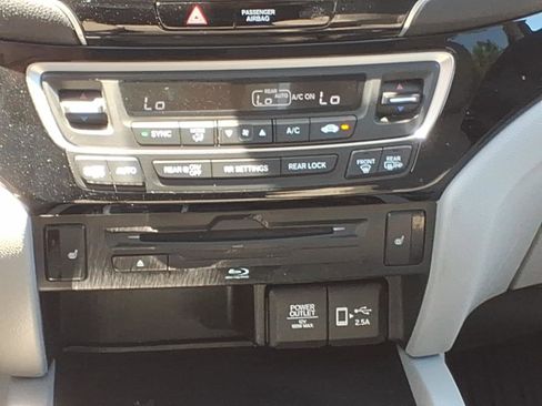 Used 2019 Honda Pilot Touring image 27