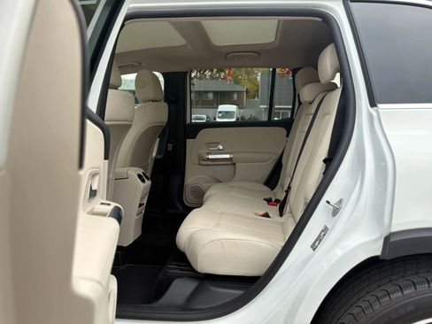 Used 2023 Mercedes-Benz GLB 250 image 11