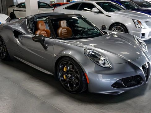 Used 2020 Alfa Romeo 4C Spider w/ Bright Package RWD image 8