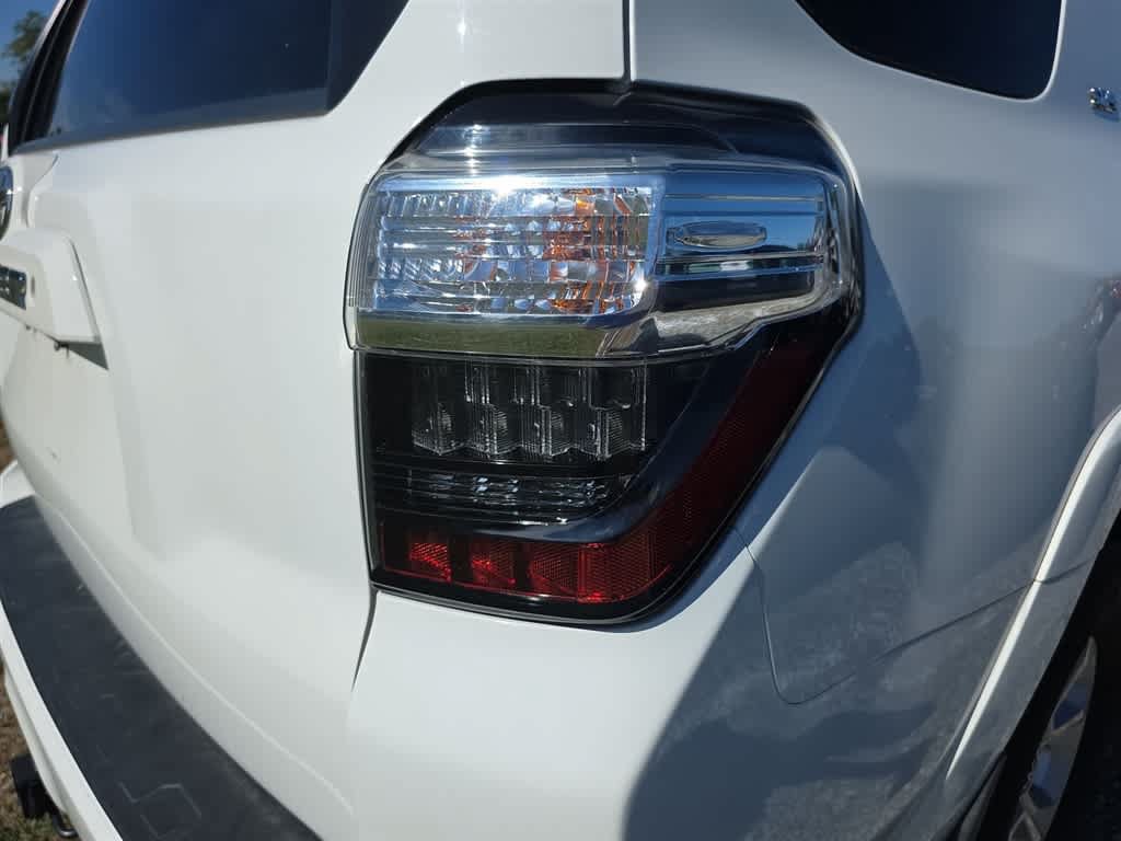 Used 2021 Toyota 4Runner SR5 AWD/4WD image 7