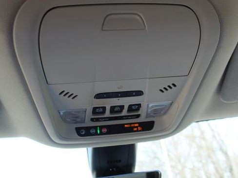 Used 2022 Buick Enclave Avenir w/ Avenir Technology Package image 23