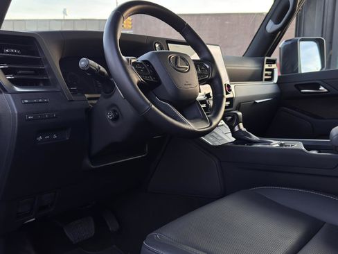 Used 2024 Lexus GX 550 GX 550 Premium w/ Accessory Package (31) image 16