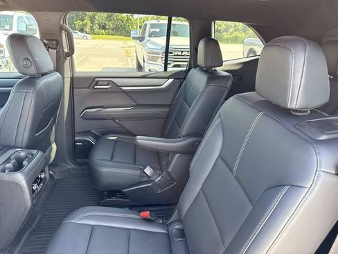 Used 2025 GMC Acadia Elevation w/ Elevation Premium Package FWD image 11