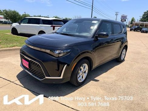Certified 2025 Kia Soul LX w/ LX Technology Package FWD image 3