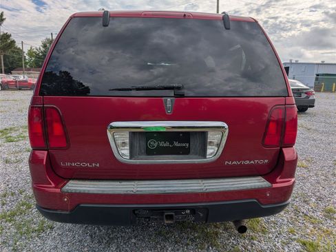 Used 2006 Lincoln Navigator Luxury RWD image 4