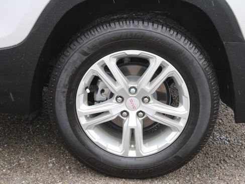 Used 2022 GMC Terrain SLE image 8