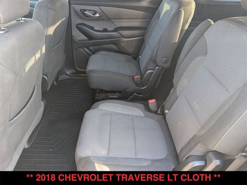 Used 2018 Chevrolet Traverse LT image 3