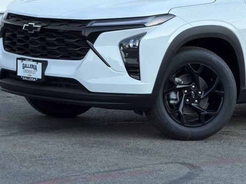 New 2026 Chevrolet Trax LT w/ Driver Confidence Package FWD image 8