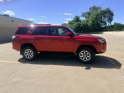 Used 2022 Toyota 4Runner TRD Off-Road Premium AWD/4WD image 1