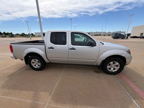 Used 2010 Nissan Frontier SE AWD/4WD image 4
