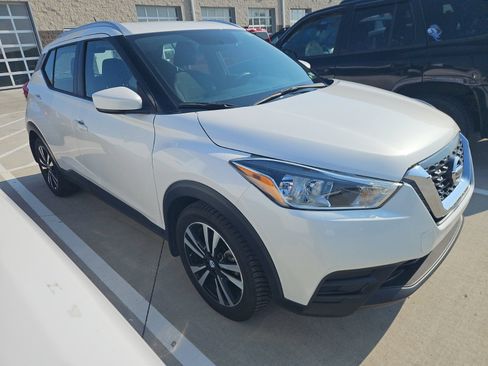 Used 2018 Nissan Kicks SV w/ Exterior Electronics Package FWD image 3