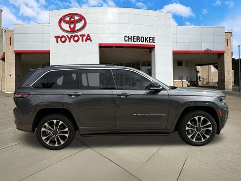 Used 2023 Jeep Grand Cherokee Overland AWD/4WD image 4