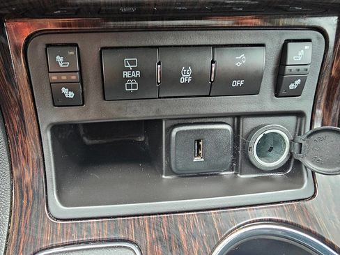 Used 2017 Chevrolet Traverse LT image 15