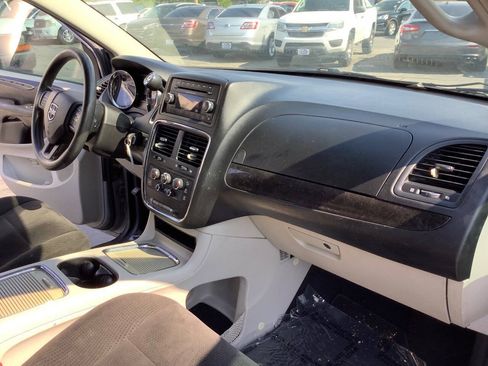 Used 2013 Dodge Grand Caravan SXT FWD image 29