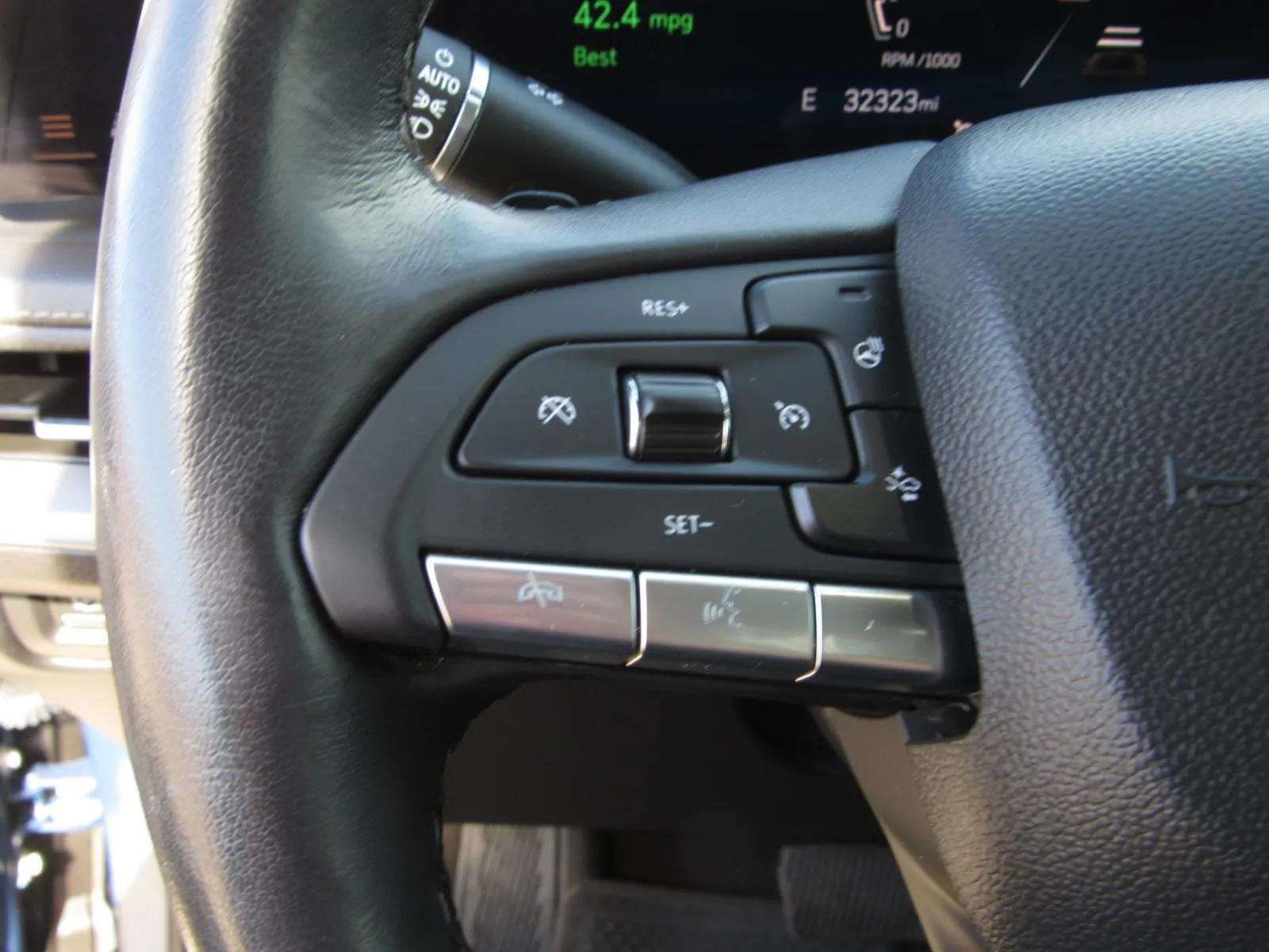Used 2024 Cadillac XT4 Luxury w/ Cold Weather Package FWD image 23