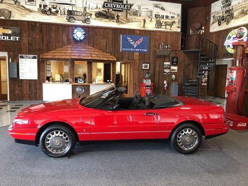 Used 1990 Cadillac Allante FWD image 2