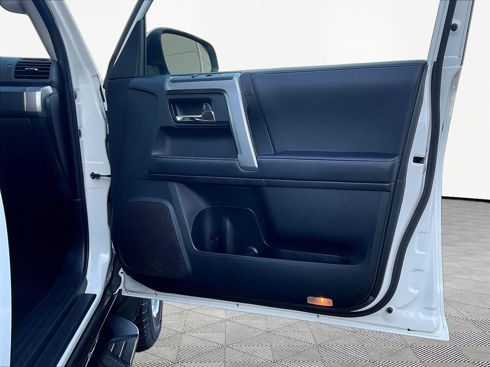 Used 2021 Toyota 4Runner SR5 Premium w/ Moonroof Package AWD/4WD image 28