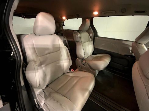 Used 2020 Toyota Sienna XLE FWD image 23