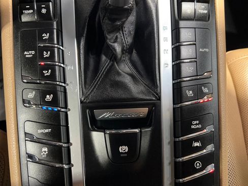 Used 2017 Porsche Macan S image 38