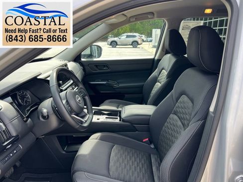 Certified 2025 Nissan Pathfinder SV FWD image 10