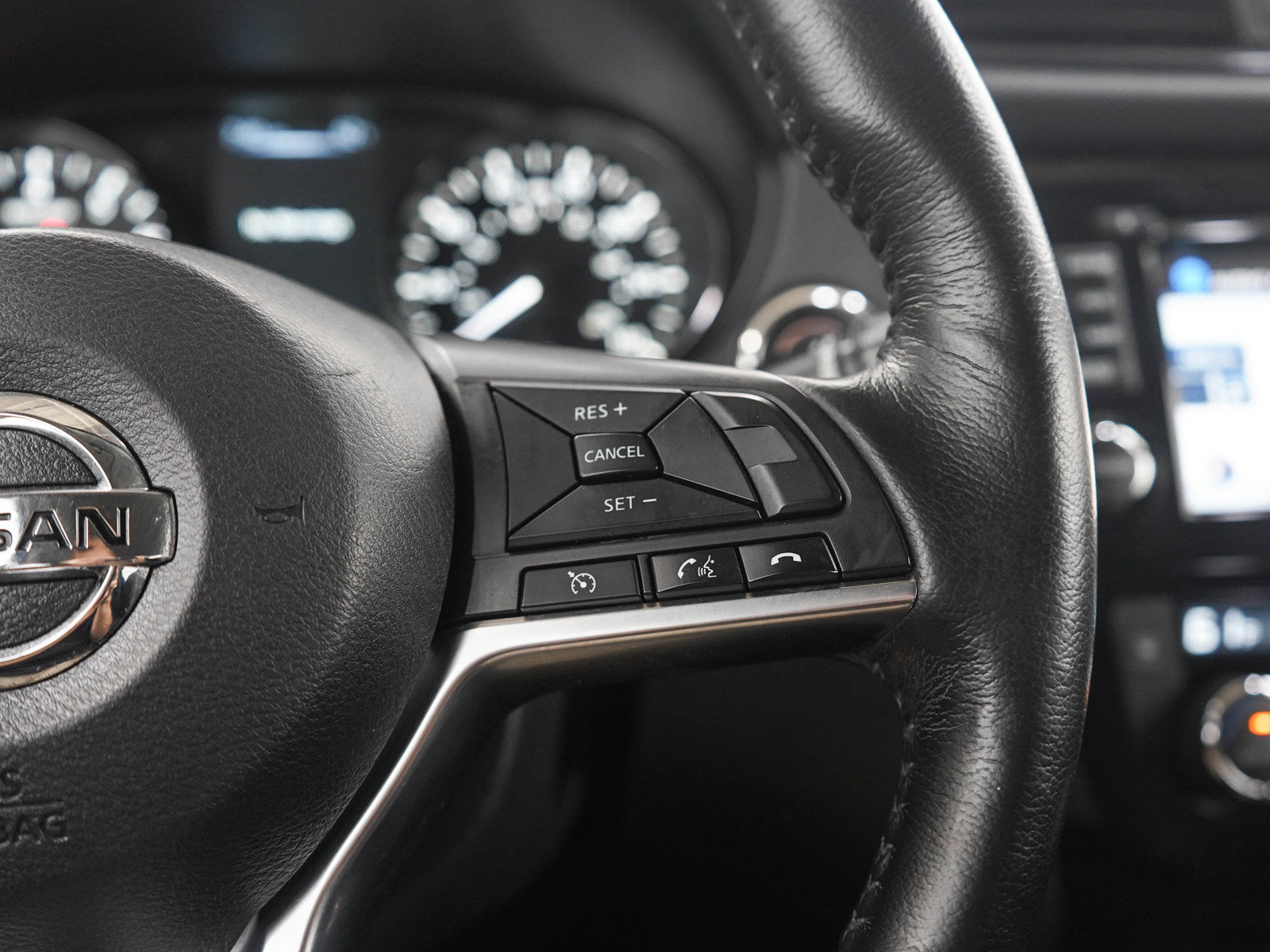 Used 2017 Nissan Rogue SL AWD/4WD image 25