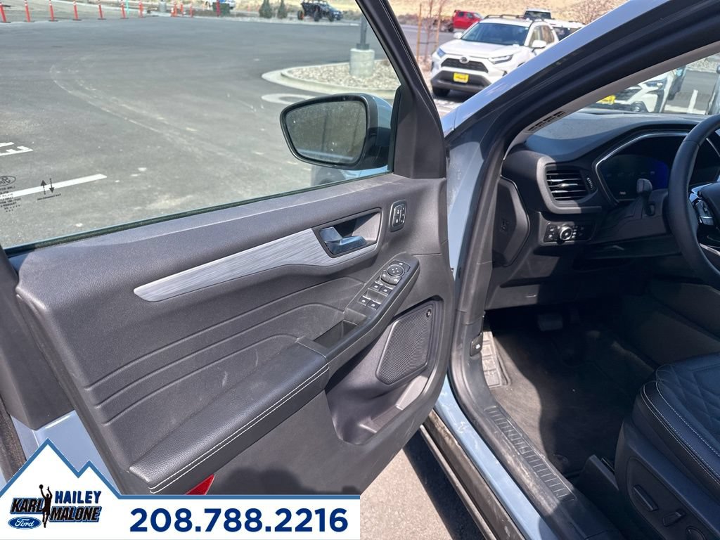 Used 2024 Ford Escape SE w/ PHEV Premium Package FWD image 17