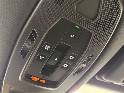 Certified 2024 Porsche Cayenne AWD/4WD image 37