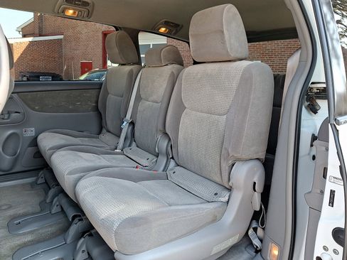 Used 2009 Toyota Sienna LE image 10