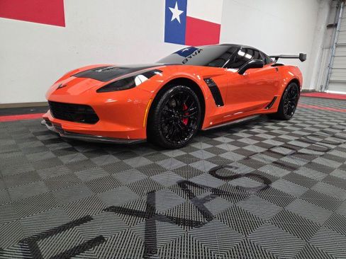 Used 2019 Chevrolet Corvette Z06 RWD image 2