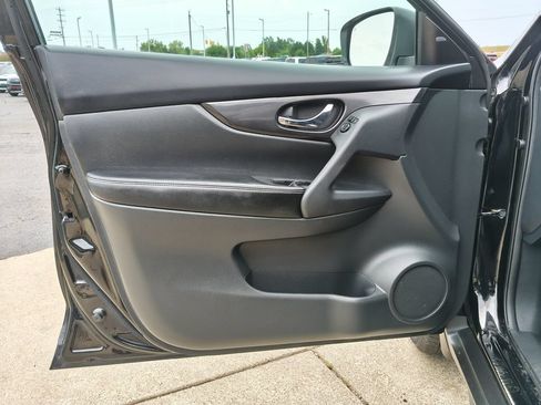 Used 2017 Nissan Rogue SV FWD image 20