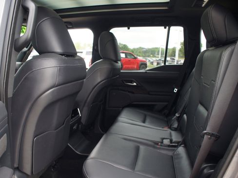 Used 2024 Lexus GX 550 w/ Accessory Package (31) AWD/4WD image 15