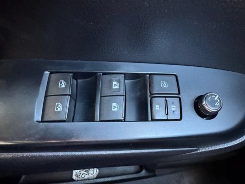 Used 2018 Toyota Highlander XLE AWD/4WD image 13