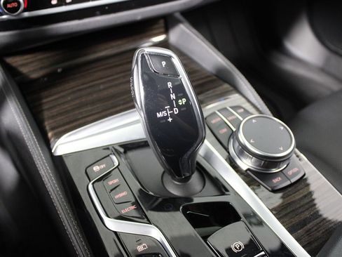 Used 2023 BMW 530e w/ M Sport Package image 11