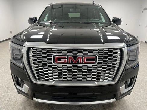 Used 2022 GMC Yukon XL Denali AWD/4WD image 3