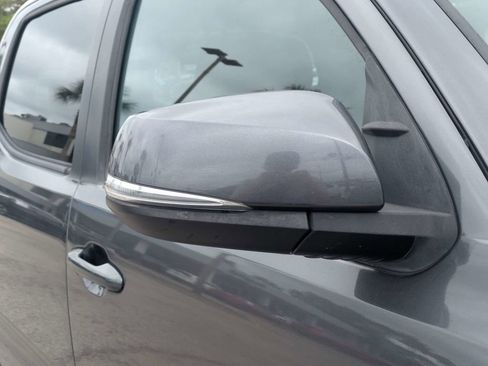 Used 2017 Toyota Tacoma TRD Sport w/ Tow Package AWD/4WD image 10