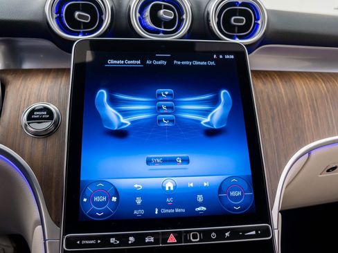 Used 2025 Mercedes-Benz GLC 350e 4MATIC image 25