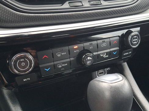 Used 2025 Jeep Compass Trailhawk AWD/4WD image 29