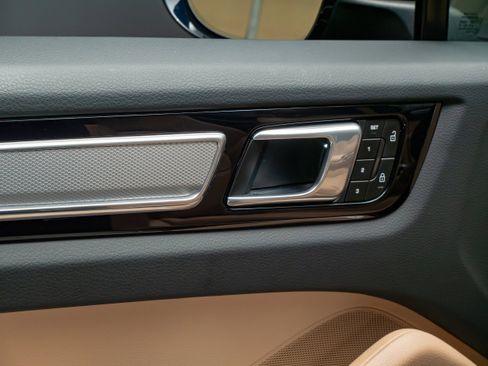 Certified 2023 Porsche Cayenne Platinum Edition AWD/4WD image 25