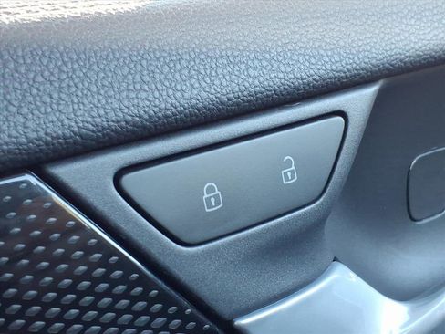 Certified 2025 Volkswagen Tiguan S image 31