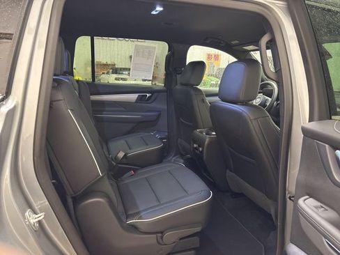 Used 2025 Buick Enclave Preferred AWD/4WD image 15
