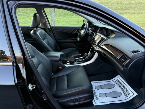 Used 2016 Honda Accord Touring image 25