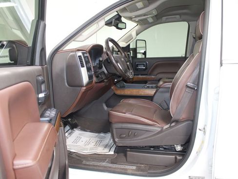 Used 2019 Chevrolet Silverado 2500 High Country w/ Duramax Plus Package image 21