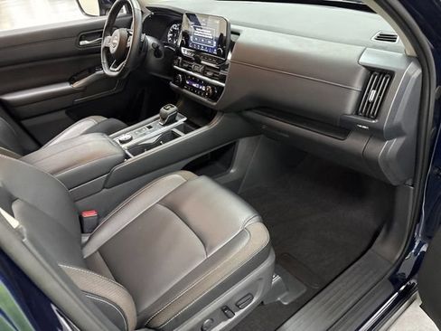 Used 2023 Nissan Pathfinder SL AWD/4WD image 10