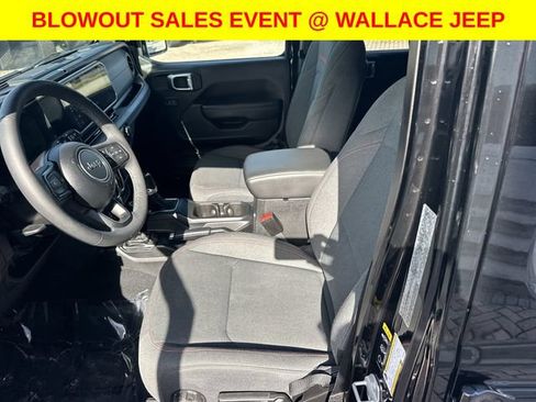 Used 2026 Jeep Wrangler Unlimited Rubicon w/ Technology Group AWD/4WD image 16