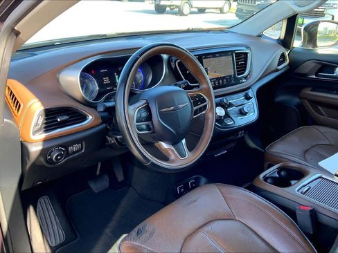 Used 2019 Chrysler Pacifica Limited FWD image 23