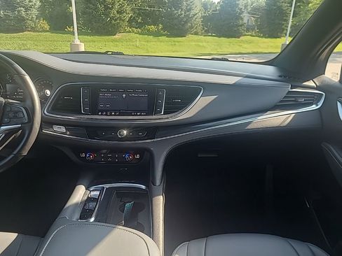 Used 2023 Buick Enclave Essence image 15